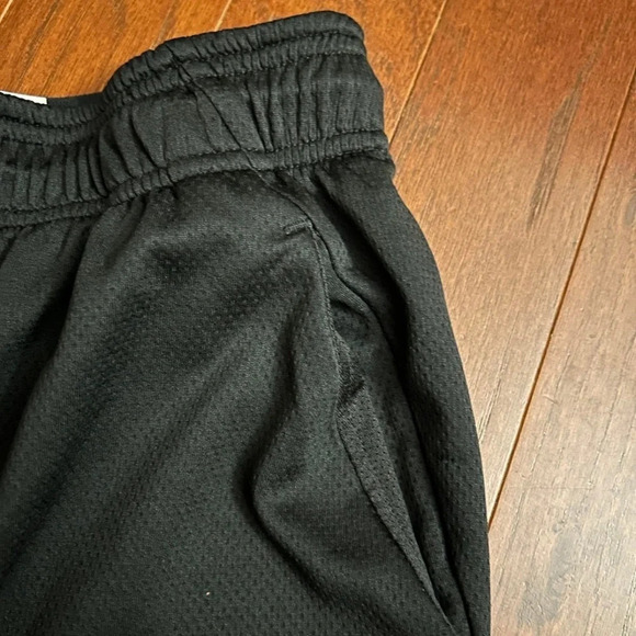 Reebok black shorts size M excellent condition - Picture 5 of 8